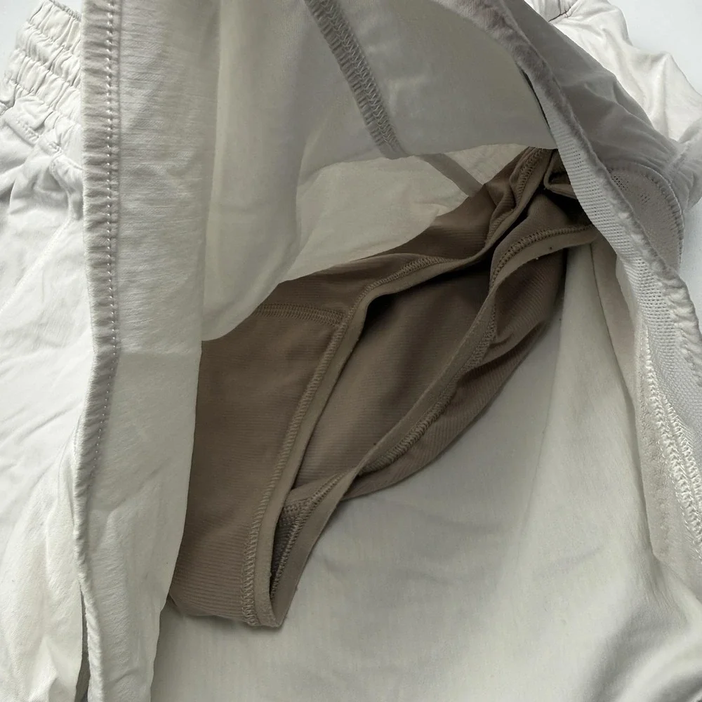 Lululemon Hotty Hot Shorts Womens 6 White Lined High Rise 3.5 Inseam